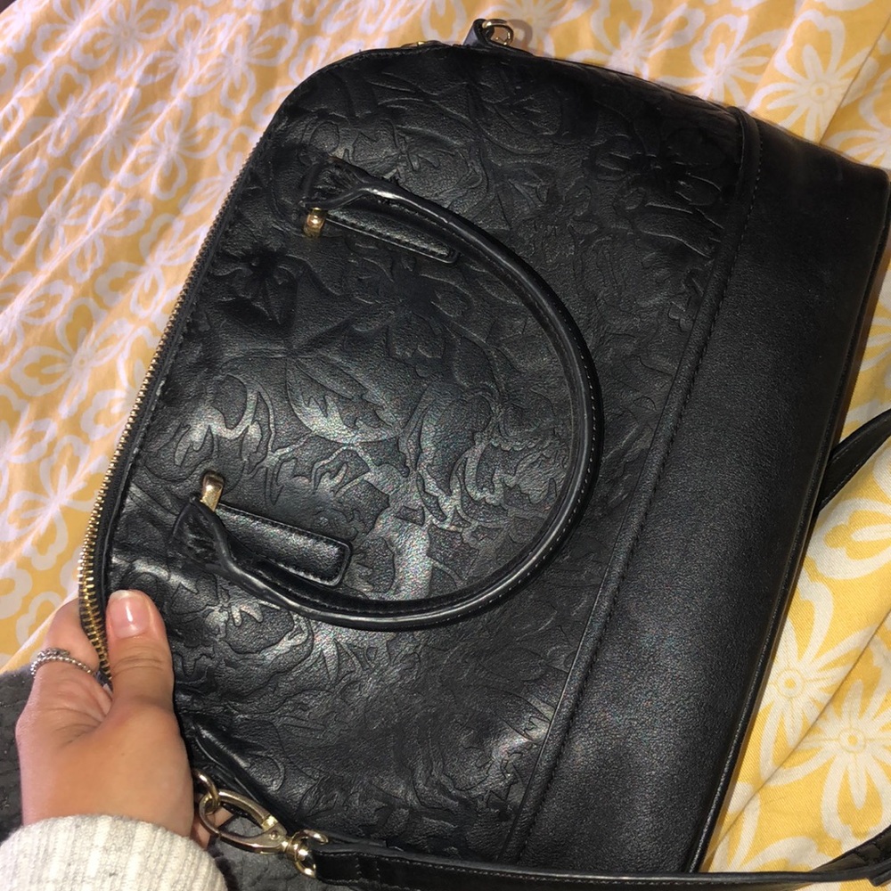 Black medium size purse!